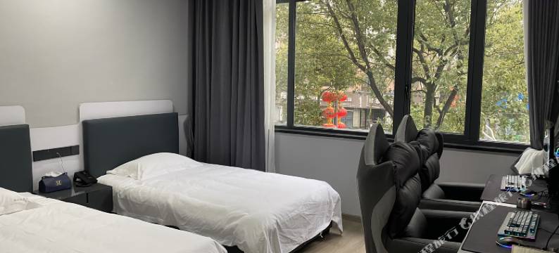 常山撸友电竞酒店(东明湖公园店)图片