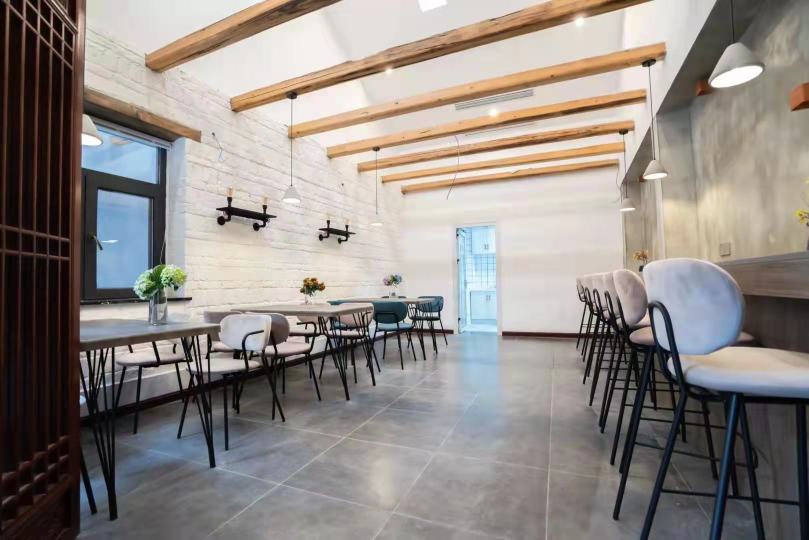 Fangxian Yunzhong Jinshu Electric Sports B&B Over view