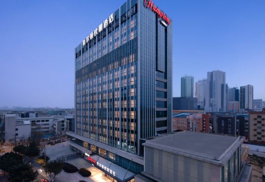 成都火车北站希尔顿欢朋酒店外景图