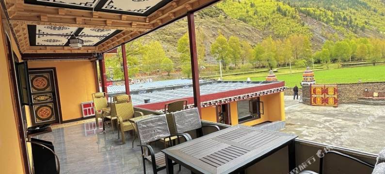 阿克仁青仓民宿(甲根坝店)图片