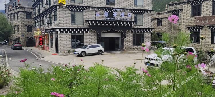 稻城豪亚酒店图片