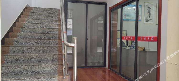 OYO浮梁洪源公路宾馆图片