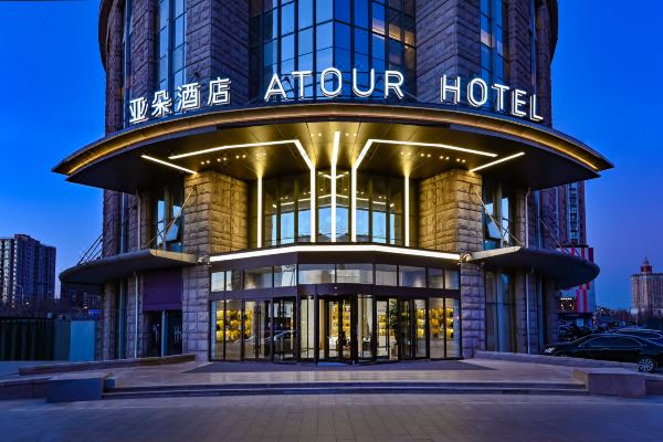 酒店位于全亚洲人口密集知名度较高的社区天通苑;毗邻亚运村,奥体中心