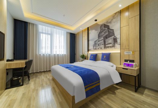 Super 8 Collection Hotel (Chengdu Pidu Pitong Subway Station) Hotel Overview
