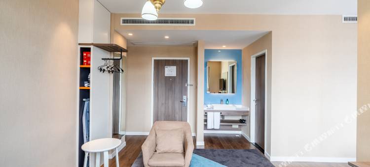 理塘318国道智选假日酒店图片