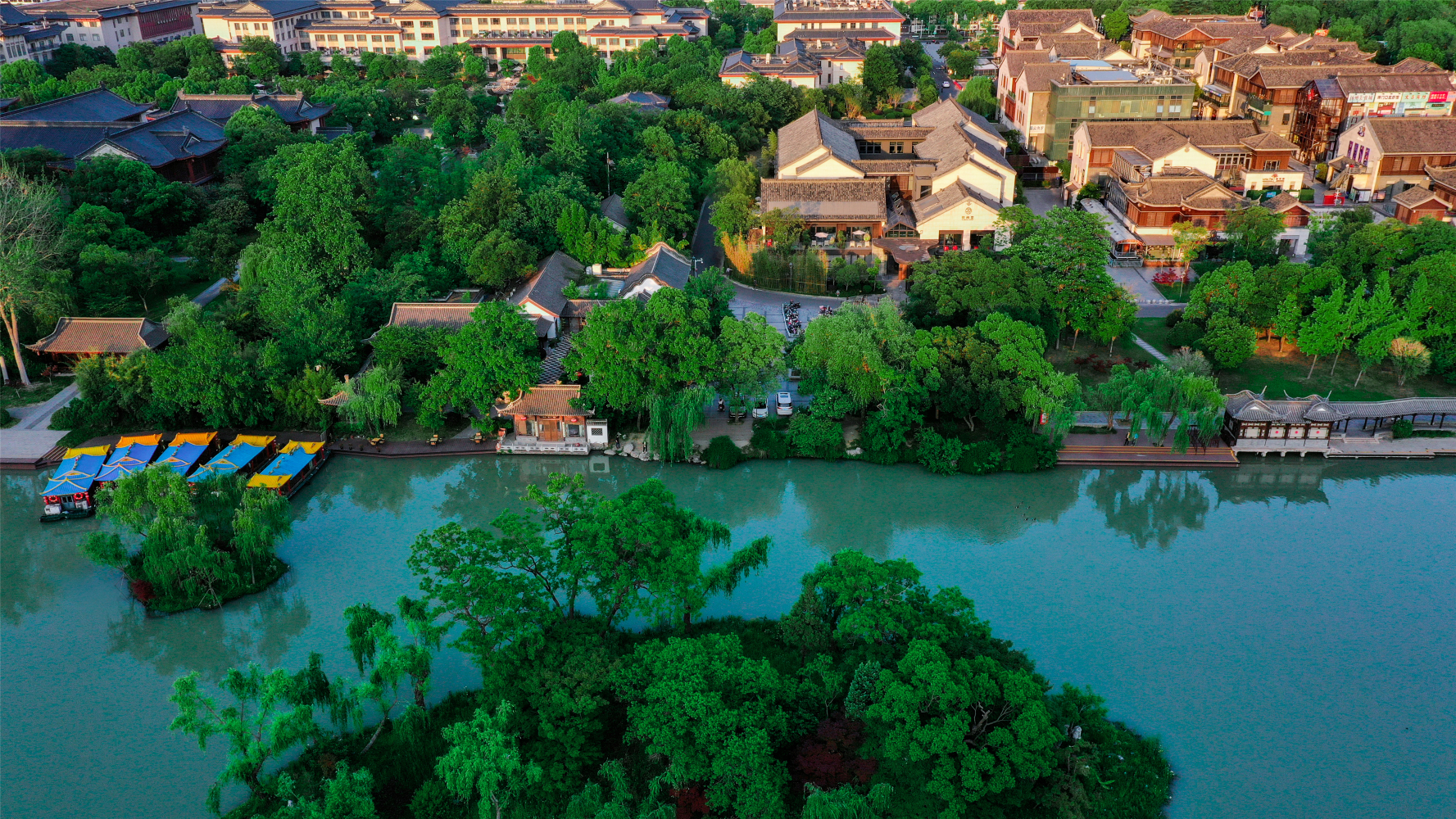 Blossom House Yangzhou LakesideHotel Overview