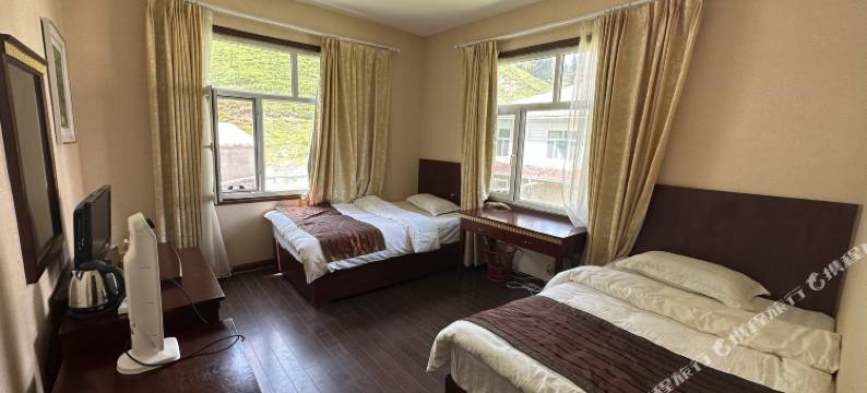 和静巩乃斯山庄图片