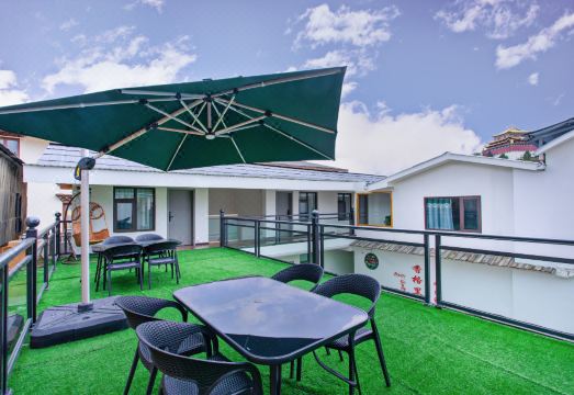 Shangri-La Banxia Time Homestay (Dukezong Ancient City Branch) Hotel Overview