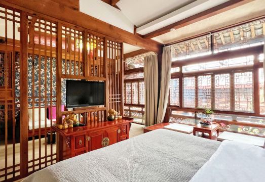 Yuanxiang Inn over view