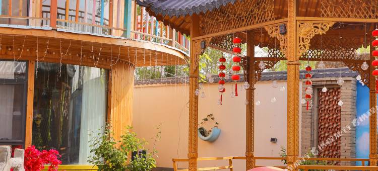 巩留楠园·风中旅行Courtyard亲子休闲度假美宿图片