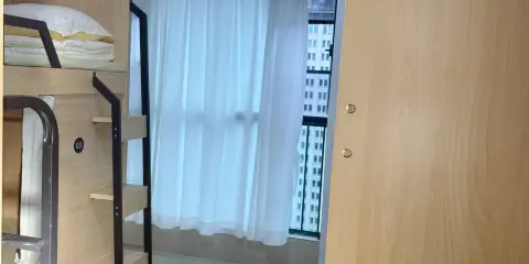 輕語太空艙青旅(東盟商務區地鐵站店)