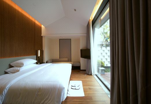 Found Retreat Jiande Hangzhou Hotel Overview