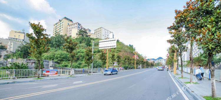 广州久龙酒店(镇雄天景泽园店)图片