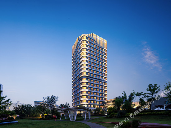 上海万源路亚朵S酒店