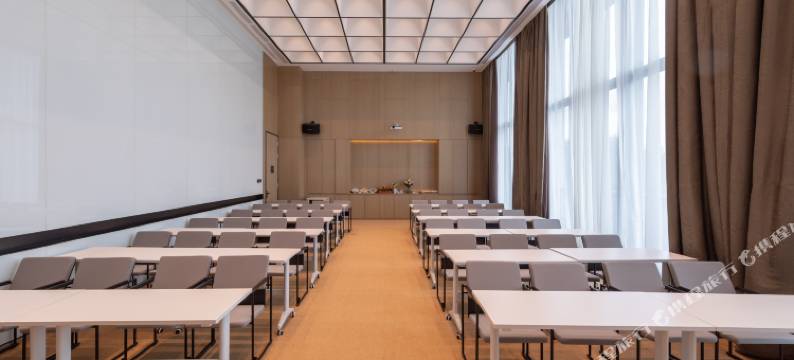 珠海拱北口岸石花西路亚朵S酒店图片