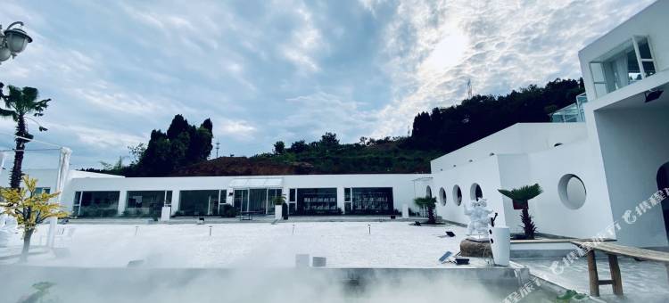 云躲一号私汤泳池院子图片