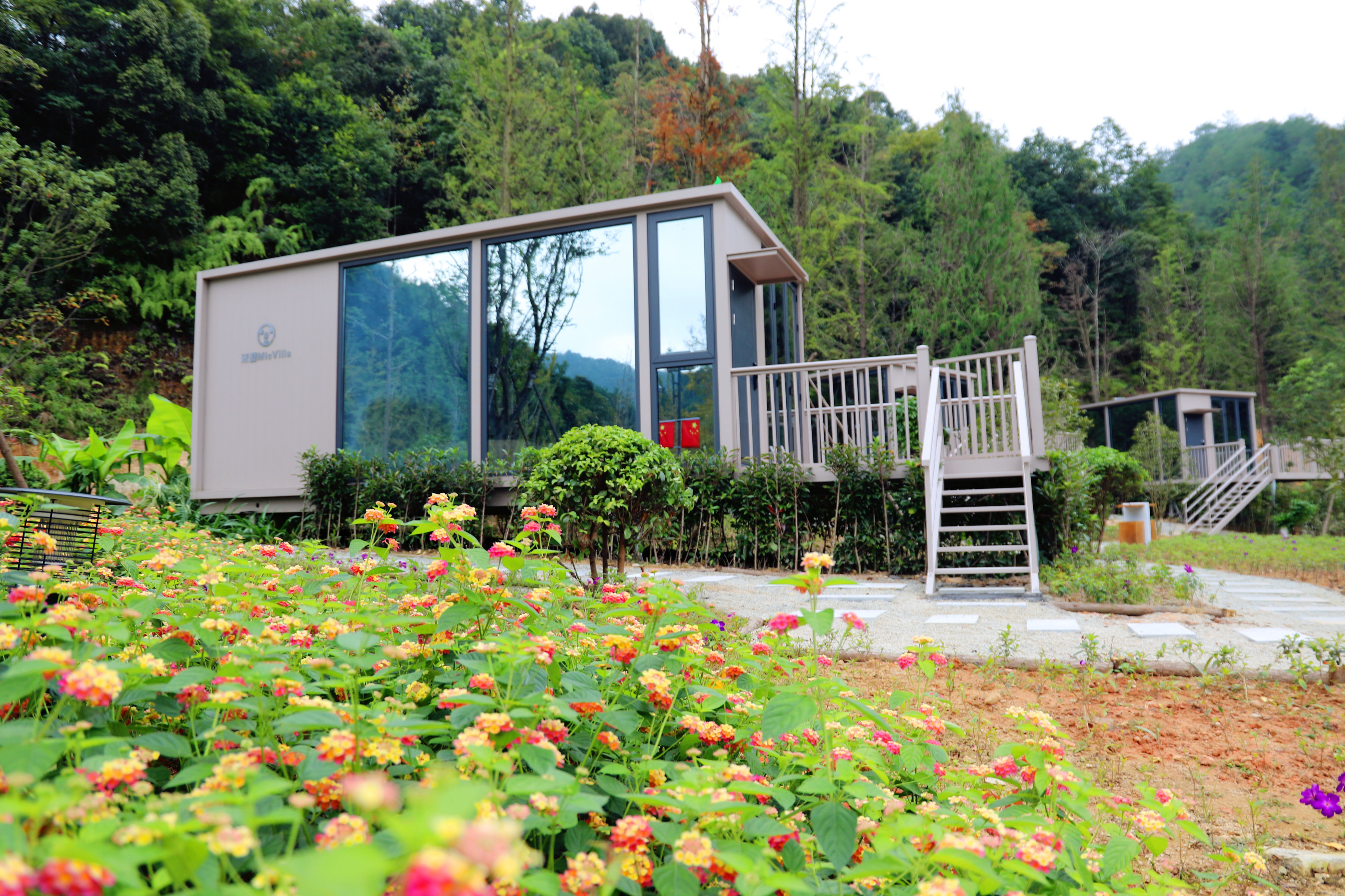 Sanbai Mountain Town Yingcui Lake Tribe Hotel Over view