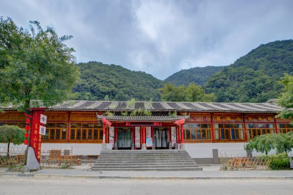 紧邻葛牌古镇,苏维埃政府纪念馆,是红25军的驻扎地,现已经成为陕西