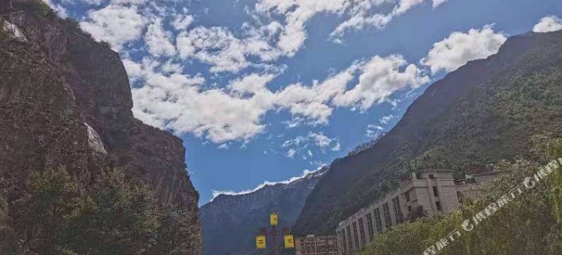 康定清水河畔民宿图片