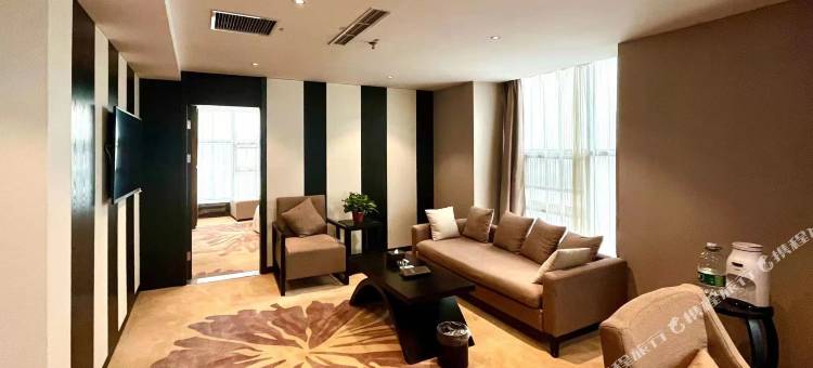 鸿源酒店(固始根亲文化公园佳乐时代广场店)图片