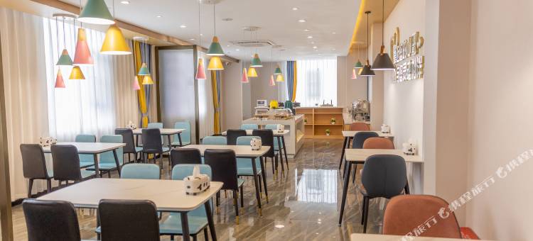 曼枫四季Plus酒店(炮龙AI市集力沃广场店)图片