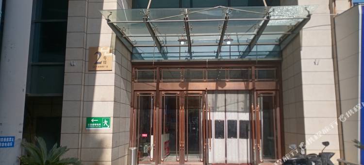 武汉红方青年旅社(武昌火车站店)图片