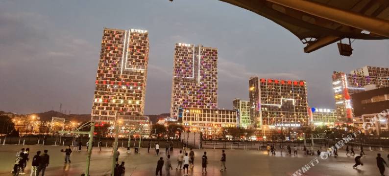 昆明原始部落高颜值酒店(呈贡大学城高铁南站店)图片