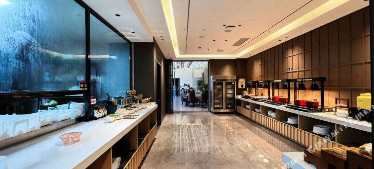临沧华悦度假酒店(佤文化广场玉龙湖公园店)图片
