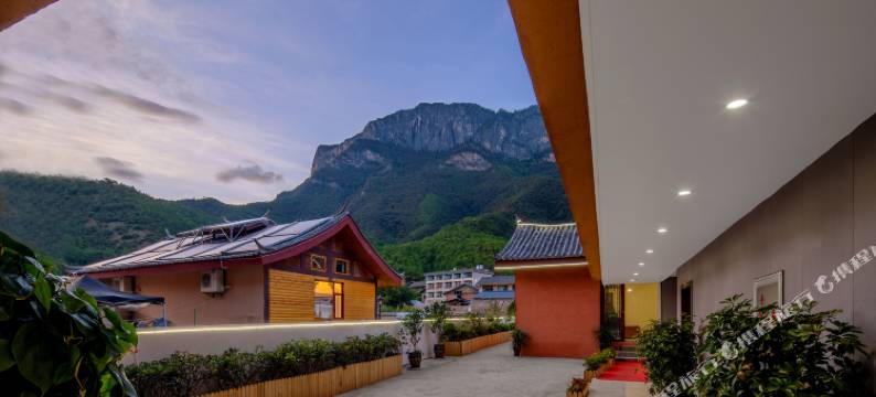 泸沽湖云湾湖景度假酒店图片