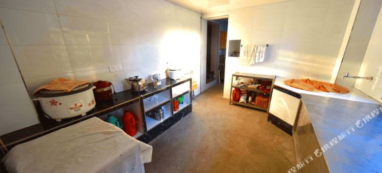 古树旁客栈图片