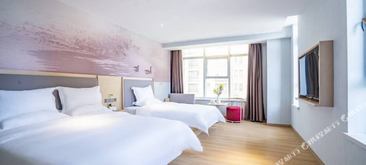 启星云酒店(乌鲁木齐万达广场高铁站店)图片