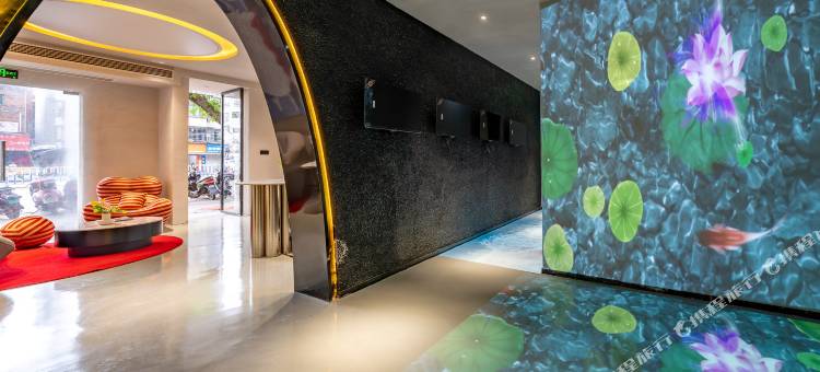 蔚蓝那云酒店(柳州银泰城马鞍山公园店)图片