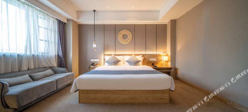 红墣假日江景酒店(重庆洪崖洞解放碑步行街店)图片