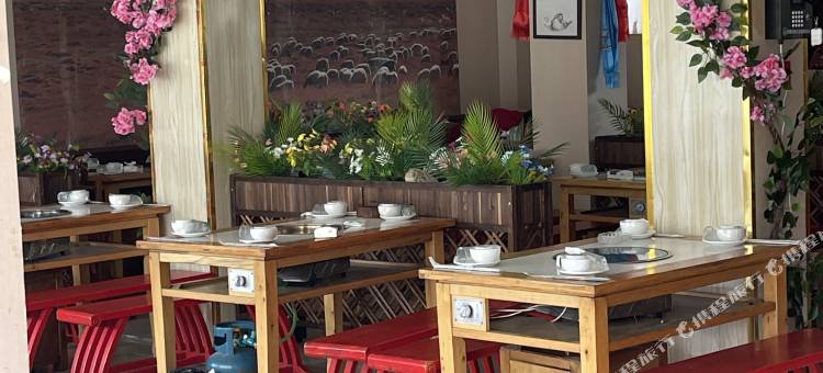 黑帐篷旅行主题民宿(康定新都桥店)图片