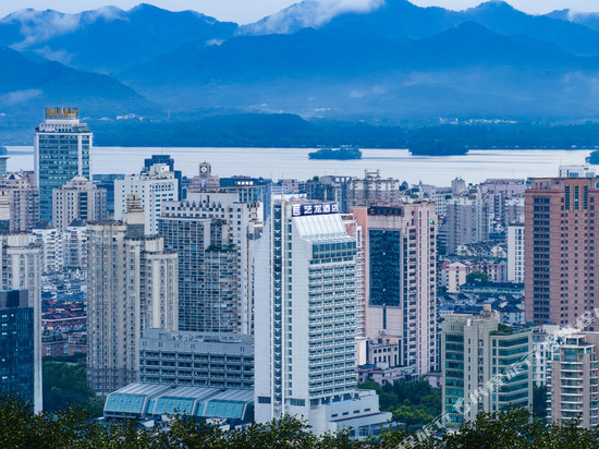 杭州艺龙酒店(武林广场建国北路地铁站店)