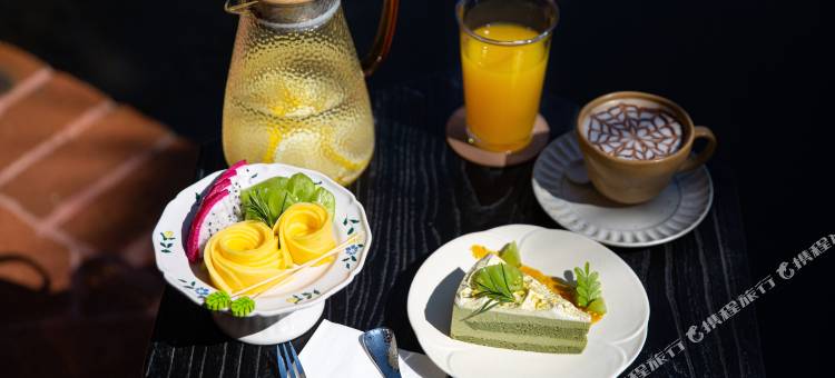 大野三秋·日照金山·野奢汤池度假酒店Snow Mountain(白沙古镇店)图片