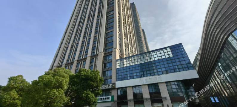 华庐家投影智能民宿(融创乐园店)图片