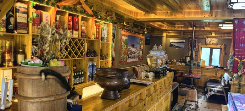 贡嘎山上木居央廓尔仓民宿图片