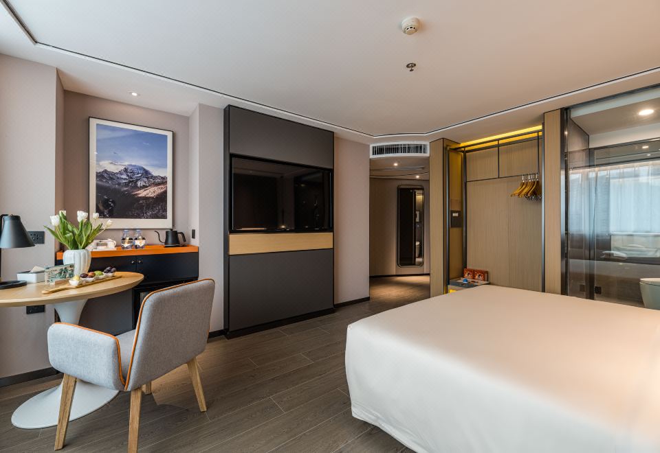 Atour S Hotel Wenshu Yuan MonasterySubway Station, Chunxi RoadHotel Overview