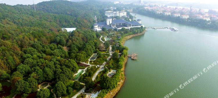 嘉鱼山湖温泉度假酒店图片