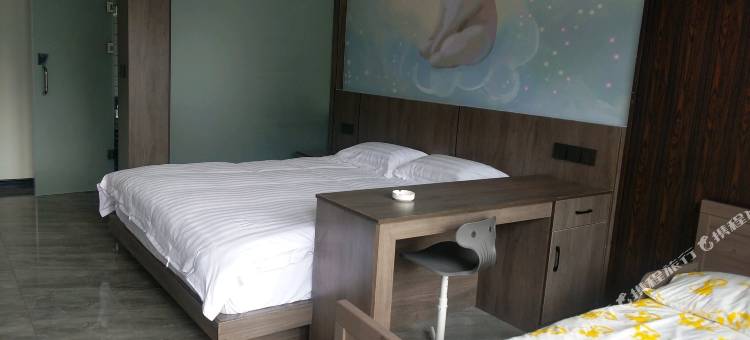淌泥河避暑山庄图片