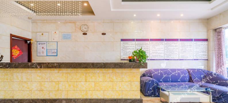 乐程假日酒店(盐城宝龙广场万达店)图片