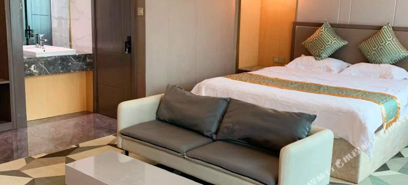 三亚海蓝湾度假酒店(海月广场外贸路美食街店)图片