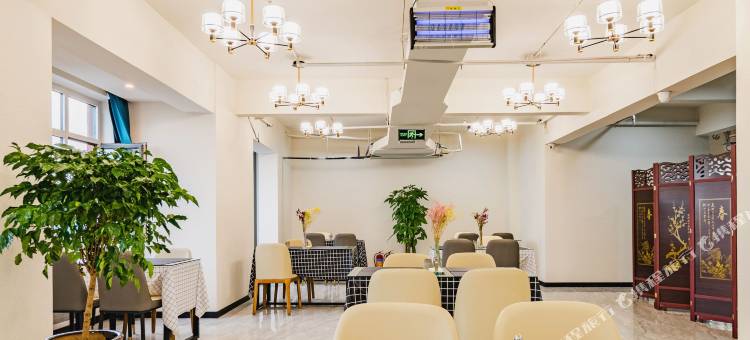 龙居·香榭里舍酒店(濮阳东高铁站店)图片
