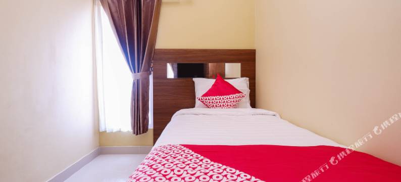 Super OYO 1506  Shabrina 2伊斯兰旅馆(Shabrina Homestay Syariah Terminal Tirtonadi Solo RedPartner)图片