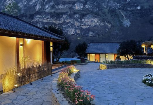 zhenshanheHotel Overview