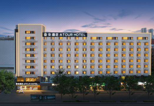 天津大学鞍山西道地铁站亚朵酒店外景图