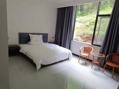 巴东且停山居民宿