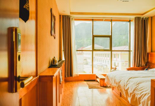 Zhuoni Mountain Ancient Homestay Hotel Overview