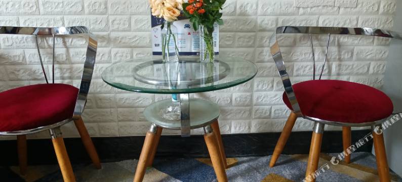 武汉鑫芳旅馆(华中科技大学同济医学院青年路地铁站店)图片